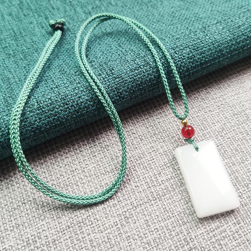 

Ожерелье-кулон унисекс из зеленого и белого нефрита в форме куба - модный аксессуар для пары