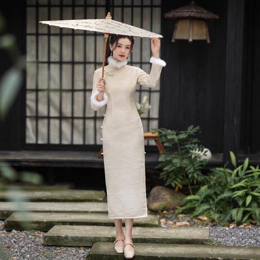 New Chinese velvet auspicious cloud jacquard cheongsam, new thickened long compound super soft autumn and winter youthful temperament advanced sense