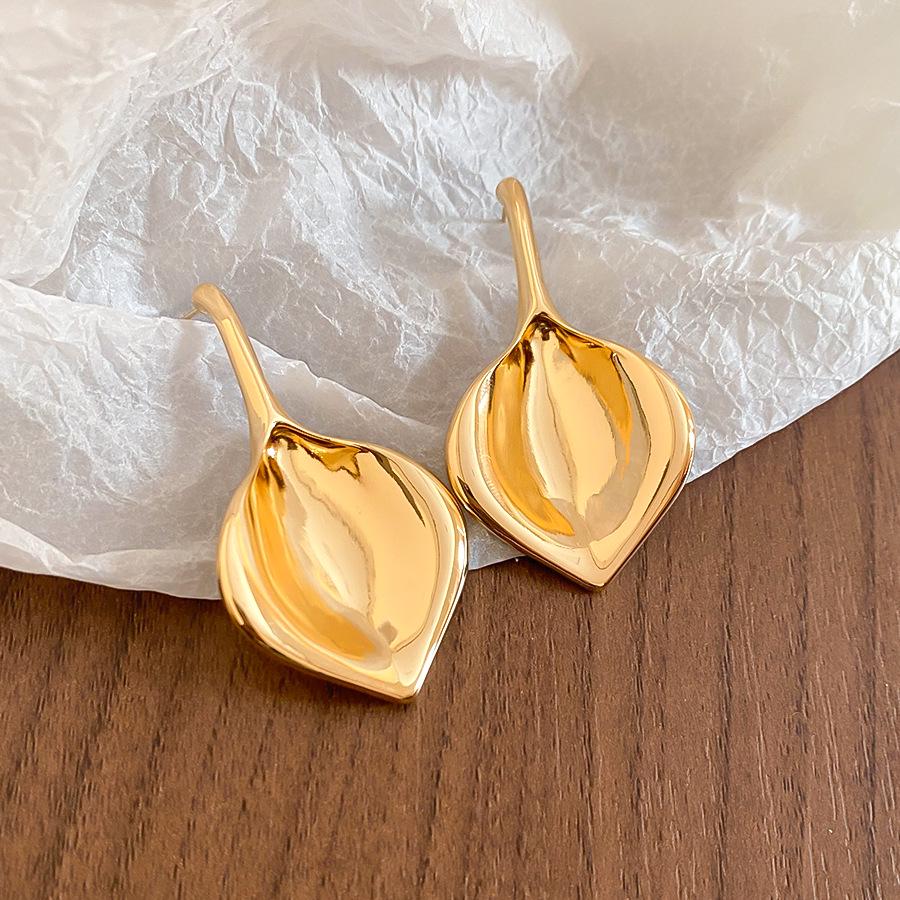 Silver Metallic Geometric Leaf Stud Earrings - Unique High-End Fashion Jewelry