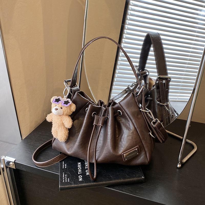 Retro bag women's large-capacity new autumn and winter niche pleated messenger bag single shoulder underarm commuter bag