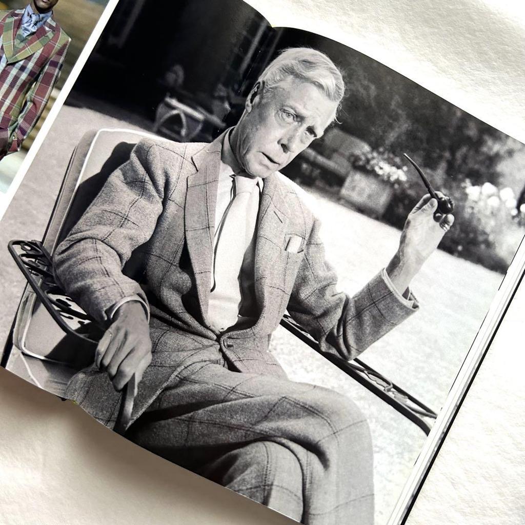 [USED] Sharp Suits / Eric Musgrave Old Book