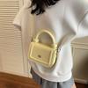 Simple high-end portable small square bag 2025 summer new niche trend fashion casual versatile shoulder women's bag
