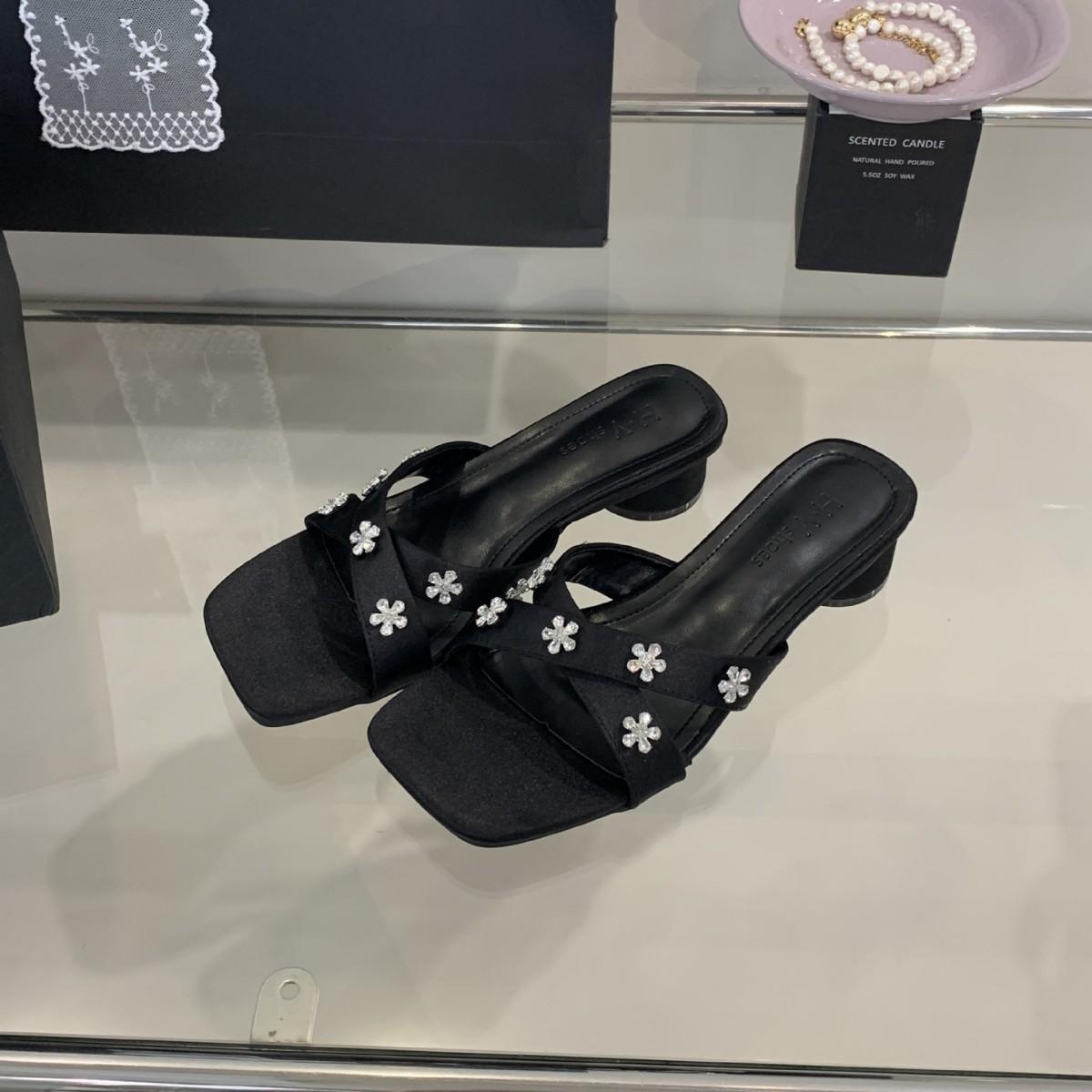 

Fashion Fashion Temperament Woman Shoes 2025summer New Square Toe Low Heel Simple Versatile Women Slippers Anti Slip Women s Sandals 35