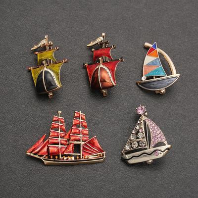 Kreative Emaille Segelbrosche Mittelalterlicher Stil Schönes Dampfschiff Party Freizeitbrosche Geschenk