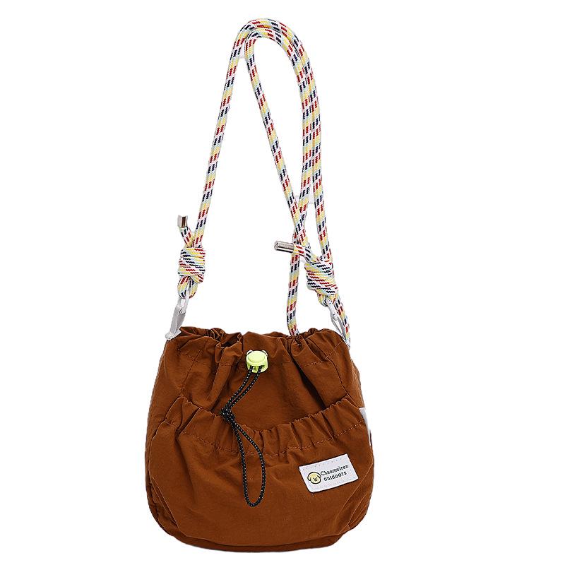 Pleated Drawstring Crossbody Bag - Casual Lightweight Shoulder Phone Bag for Women коричневый