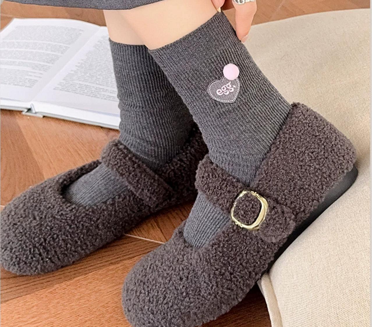 

Korean Style Autumn/Winter Egg Heart Embroidered Cotton Ballet Mid-Calf Women s Socks One Size темно-серого