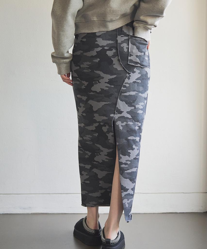 Iteoneolmomeonteu Camo Cut-Off Maxi Skirt_Charcoal