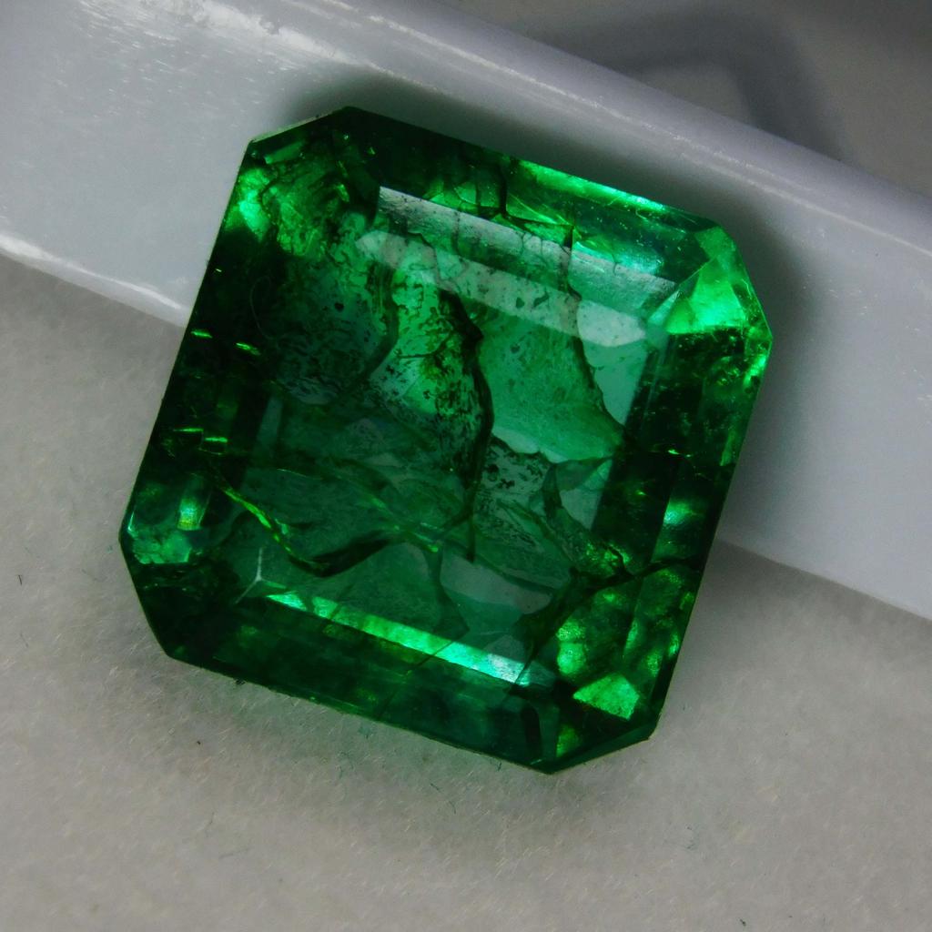 Natural Green Emerald Loose Gemstone 9 Ct Square Cut for Jewelry Making and Gem Collections