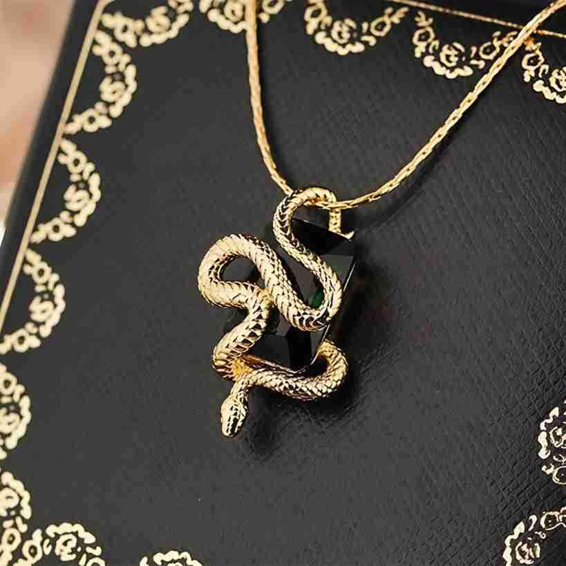 Spirit Snake Academy Pendant Necklace: Retro Magic, Unique Personality, Temperament Chain