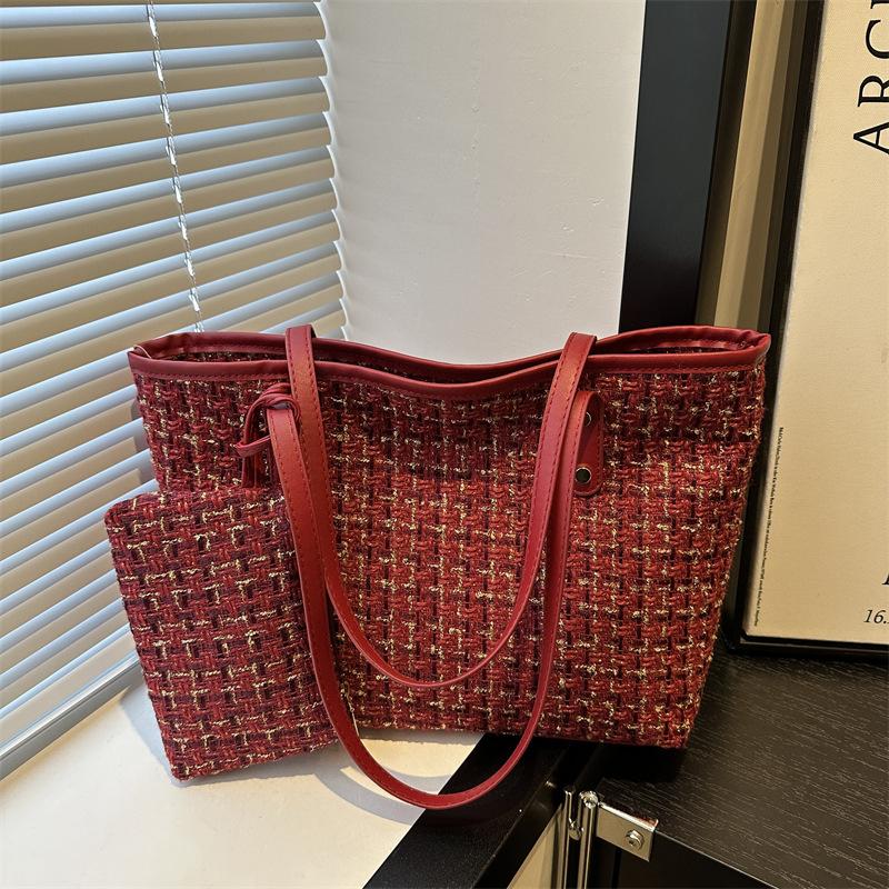 

New Versatile Shoulder Bag Underarm Bag Women s Literary Large Capacity Plaid Temperament Fashion Women s Bag красный