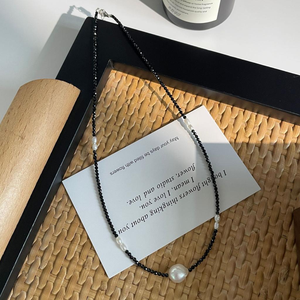 S925 silver Korean version niche design freshwater pearl fashionable INS wind necklace black pointed crystal simple retro collarbone chain