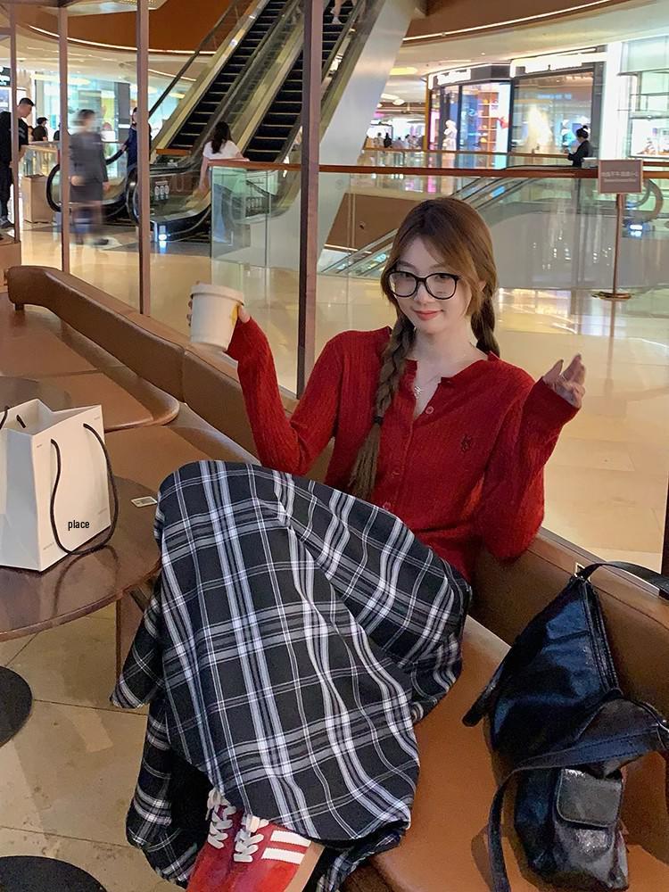 Women's Plaid Pleated Skirt - Slimming, Flaw-Hiding, Korean Style for Spring/Autumn 2025