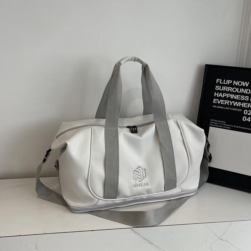 

Large Capacity Lightweight Sports Travel Bag