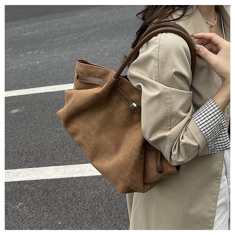 Winter Retro Suede Basket Shoulder Bag: Versatile, Large-Capacity Handbag