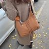 Casual retro large-capacity bag women's 2025 new autumn and winter commuter shoulder messenger bag fashionable dumpling bag