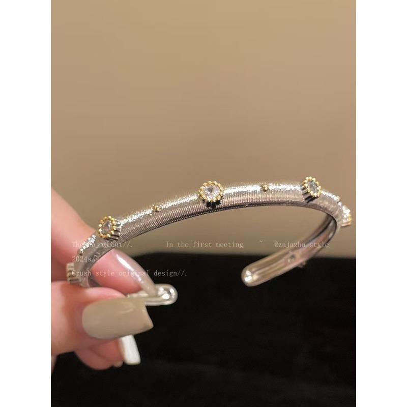 The New Spirit Snake Flash Diamond Bracelet Has a Sense of Design, Niche Temperament, Simple High-value and Versatile Retro Bracelet.