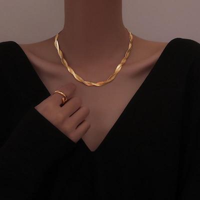 Elegante K Gold Kreuz Titanstahl Halskette - Trendiger europäischer & amerikanischer Cold Style für Damen
