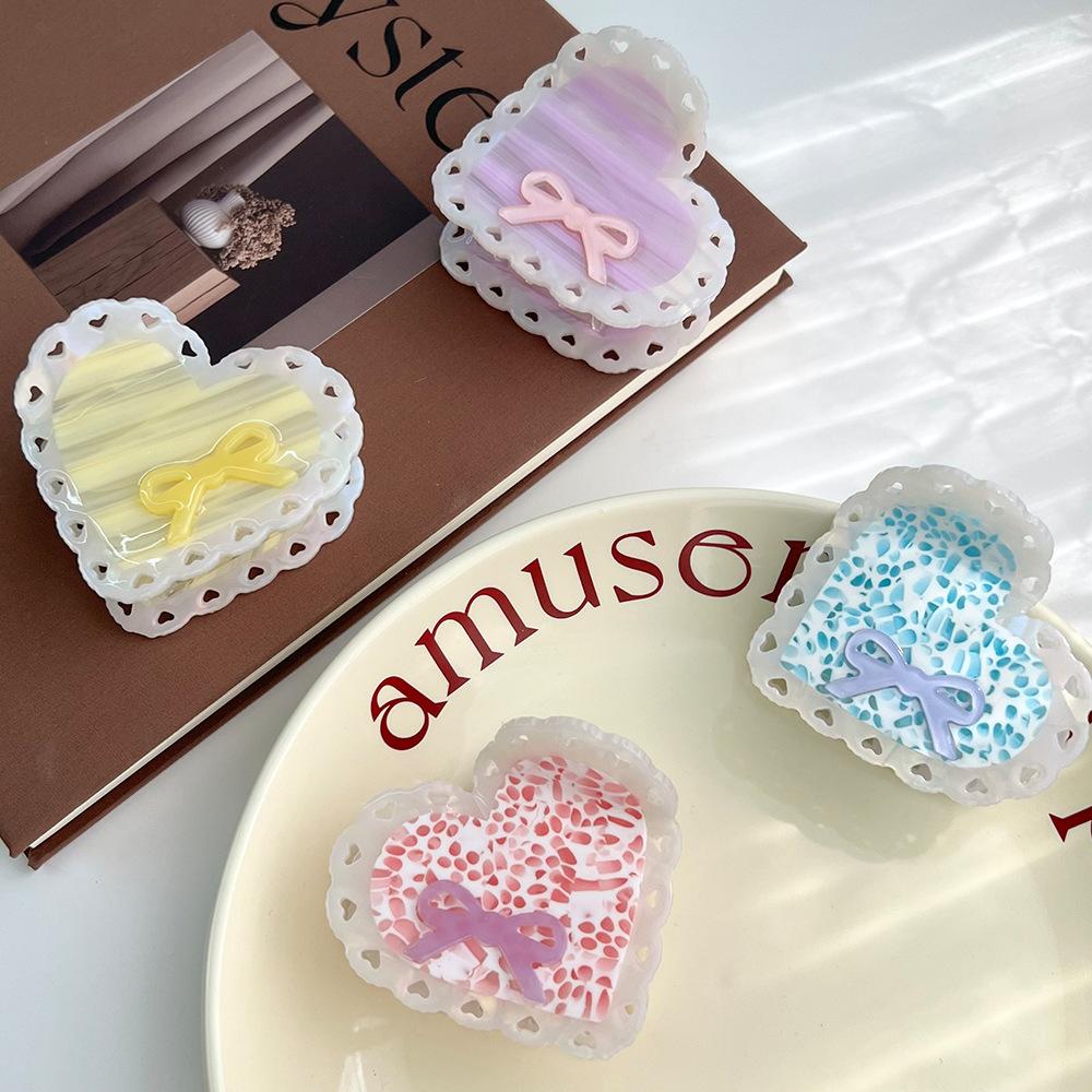 

1pc Korean version of heart-shaped jelly bow clip, heart-shaped hollow lace hair clip, cute and sweet hair accessory
