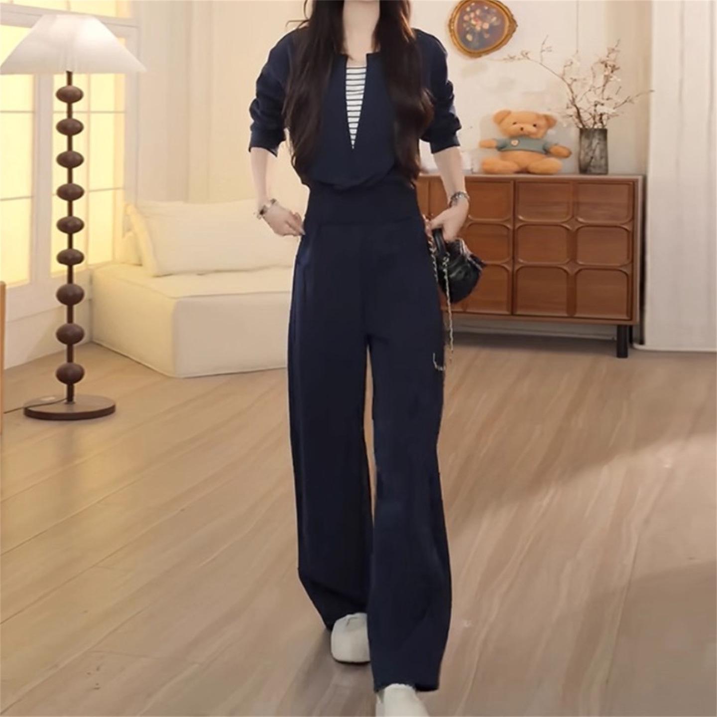 

Korean Age-Defying Casual Outfit: Autumn/Winter 2025 Two-Piece Set - Fake Two-Piece Top & Wide-Leg Pants XL
