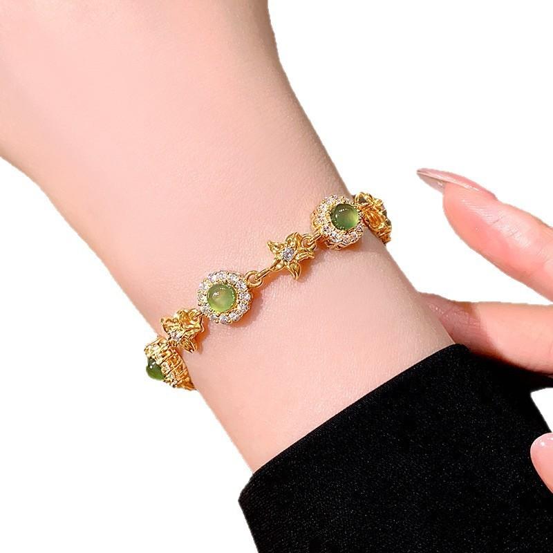 Geometric Star Style Cat Eye Stone Bracelet With Zirconium Accents For Elegant Women