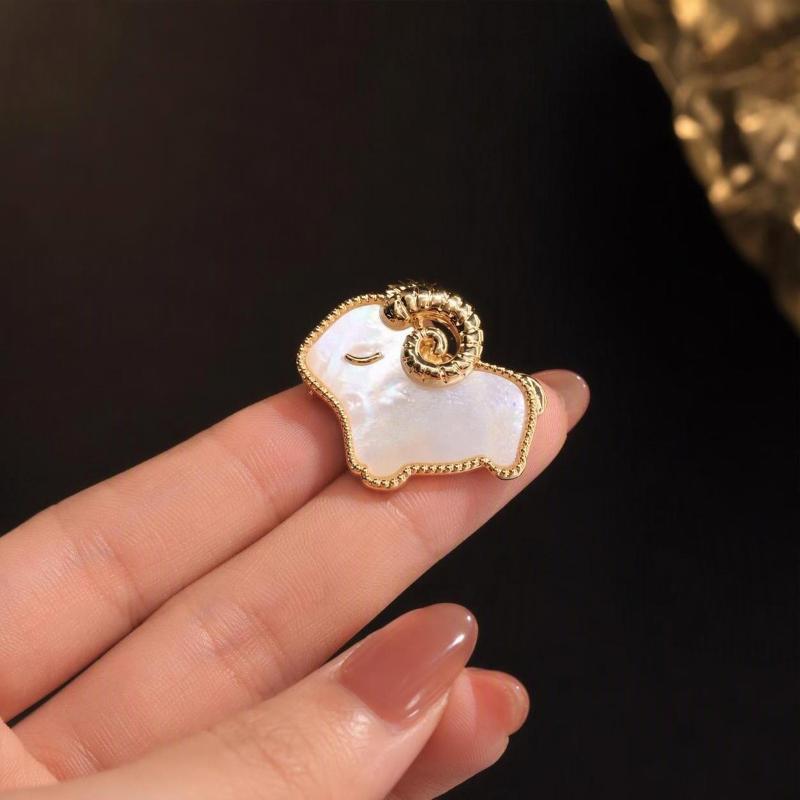 Stylish Mother-Of-Pearl Broochpremium Quality Elegant Lapel 2027 Zodiac Sheep Accessory Niche, Design-Forward Style