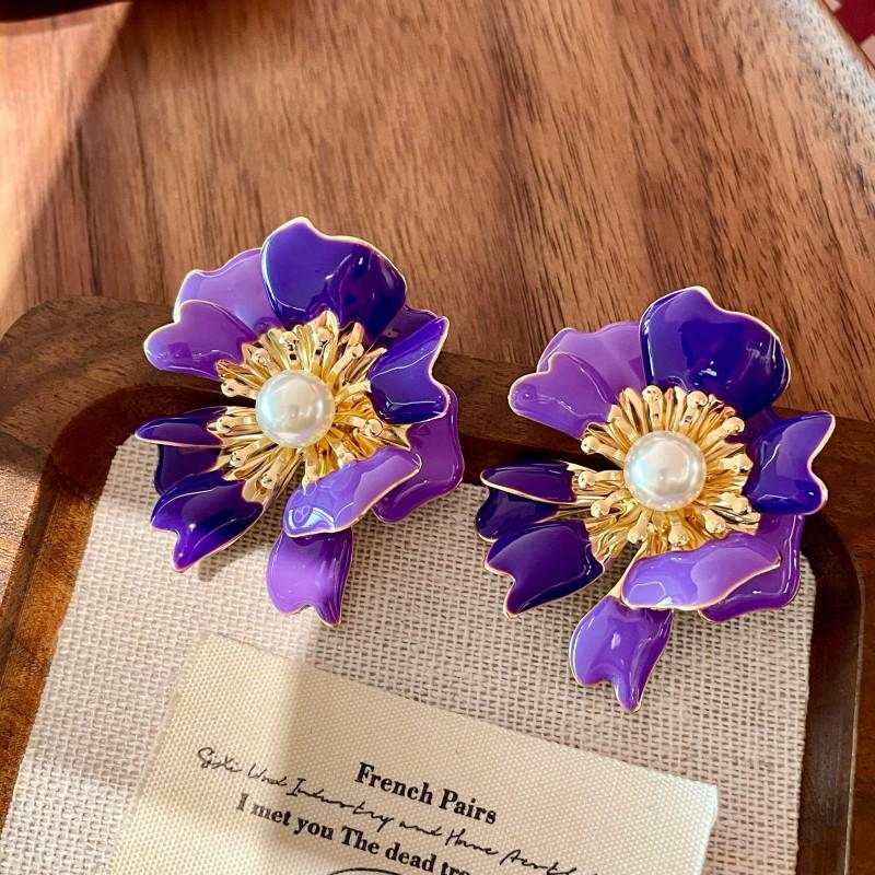 French Vintage Enamel Gradient Flower Pearl Stud Earrings - Luxurious Petal Design for Women