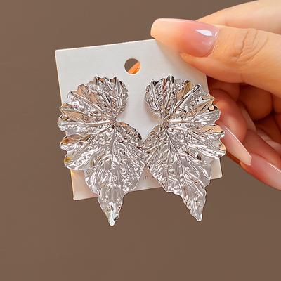 Retro Metal Leaf Drop Earrings for Women Golden  Color Punk Statement Earrings Trendy European Fashion Jewelry Gift