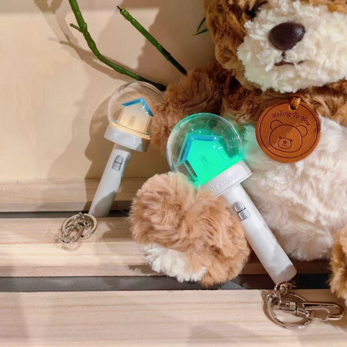 Ключница-подвеска Мини-черлидерская палочка Boynextdoor