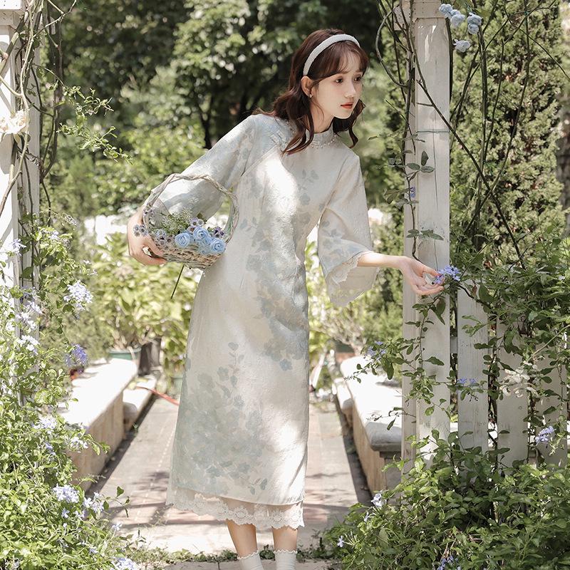 

2026 Spring Lace Patchwork Qipao: Young Women s Wide-Sleeve, Cinched-Waist Printed Long Dress Small абрикосовий