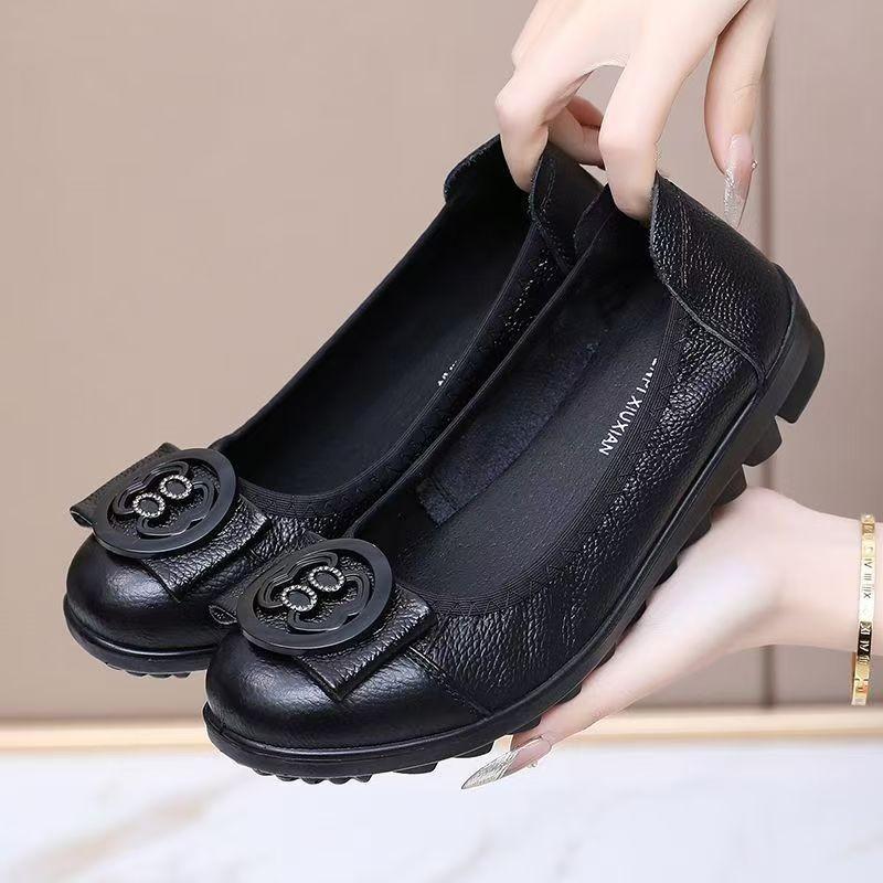 Middle-aged and old comfortable and versatile one-pedal round head flat-soled small leather shoes autumn new flat-soled single shoes women