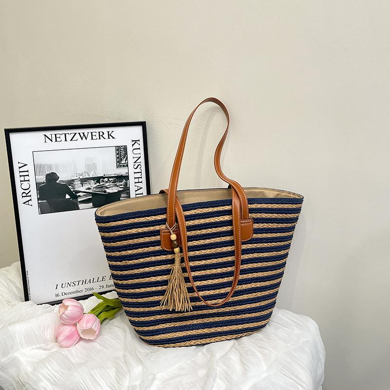 French Straw Bag Women's 2025 Summer New Versatile Striped Woven Shoulder Bag Seaside Vacation Beach Tote Bag