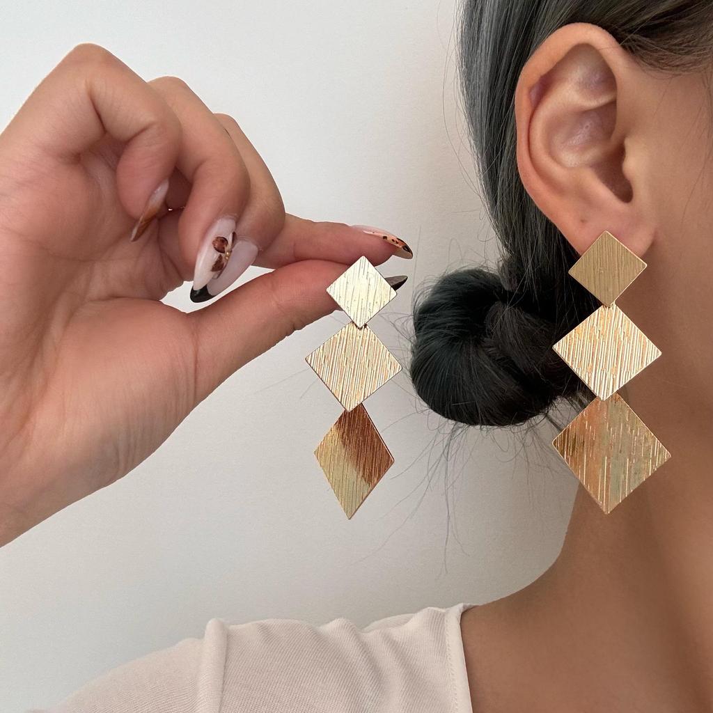 European & American Stylish Irregular Flower Stud Earrings for Women's Elegant Personality