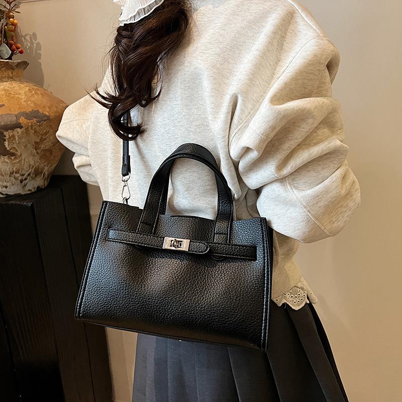 Portable Tote Bag Women's New Fashionable Large-capacity Shoulder Messenger Bag