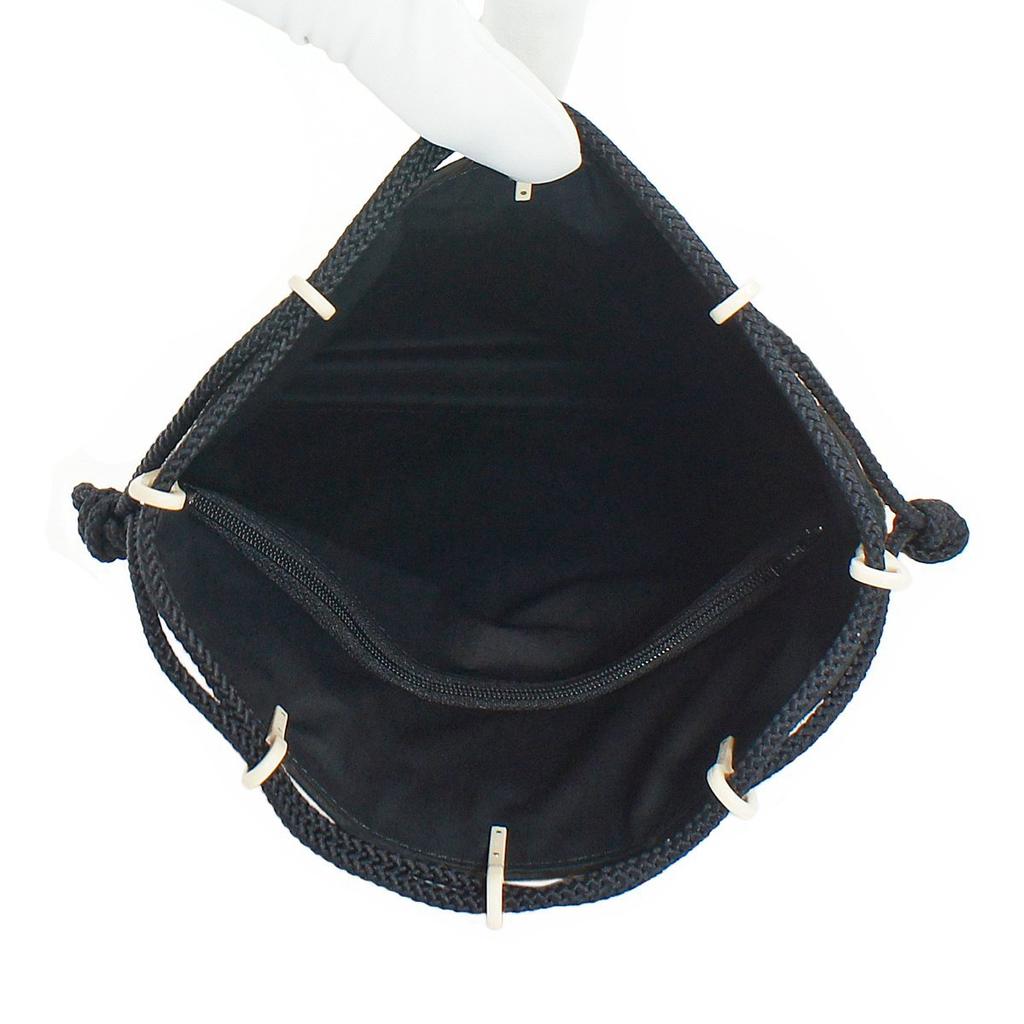 Inden drawstring bag with black background x white saaya pattern [Indenya] 230-piece gusset, deerskin, lacquer, 3007-11-006