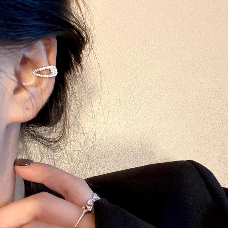 Korean Style Tassel Butterfly Ear Cuff: Exquisite No-Piercing Clip-On Earrings for Women