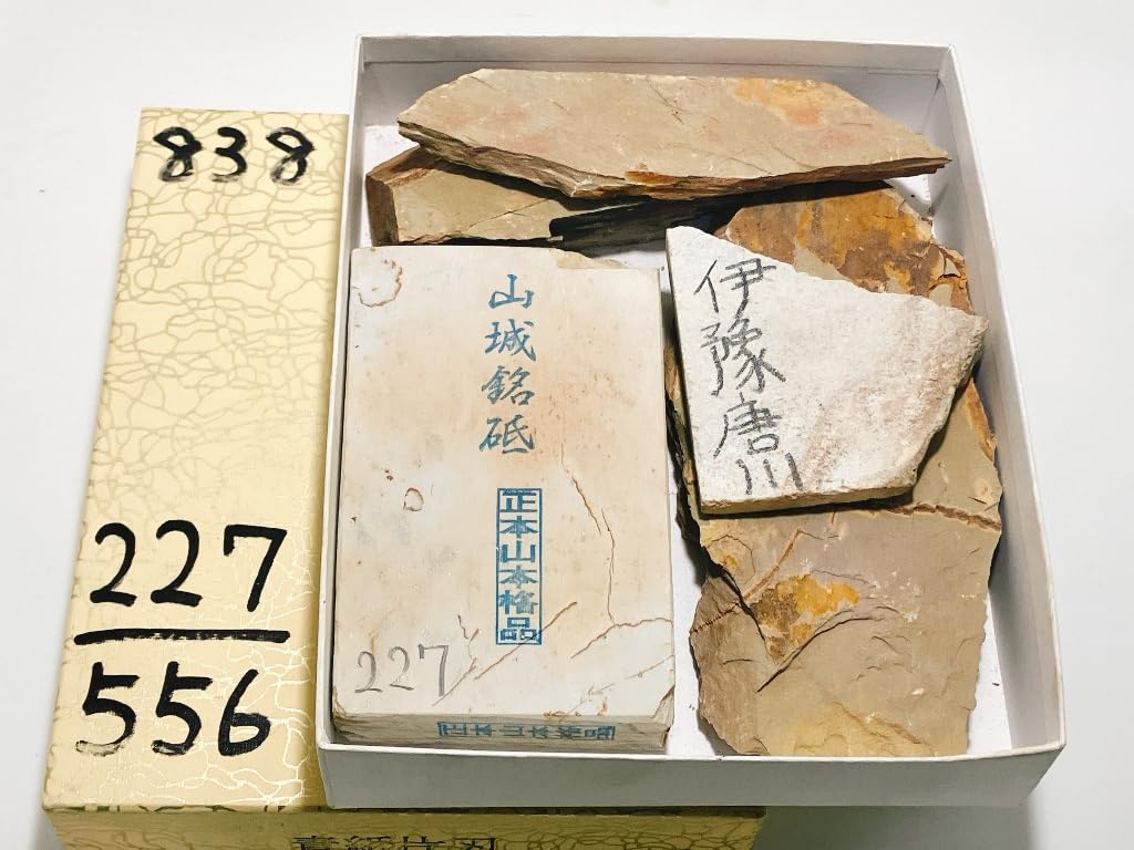 

Натуральный с от Каракава Одзу в Иё Тонотори подходит для улицы Особенности от Укё Также включает доводочные камни Сёхондзан с ковкой и