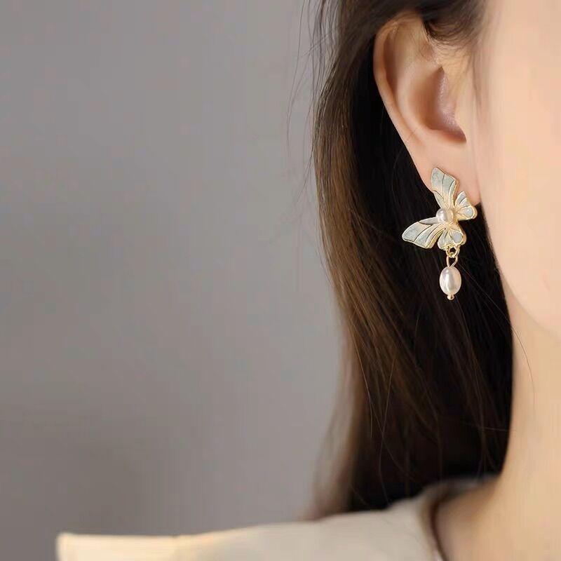 Colorful Butterfly Pearl No‑Piercing Ear Cuffs Niche Mori Style Mosquito Coil Disc Ear Clips for Women