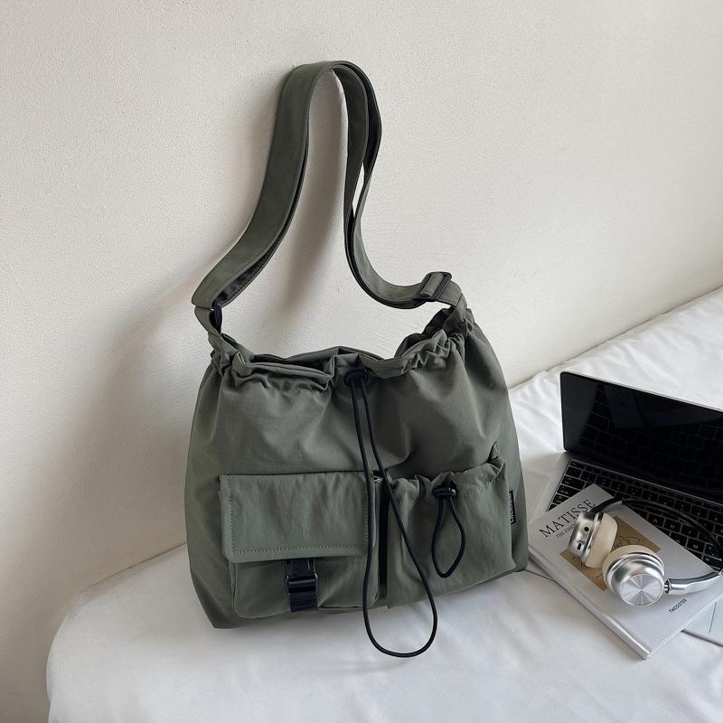 Large capacity waterproof nylon cloth drawstring shoulder bag 2025 new travel leisure fashion tote bag