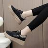 Sapatos Brancos Pequenos Primavera/Verão Sapatos Casuais Versáteis de Sola Grossa Elevados para Mulheres Sapatos de Estudante