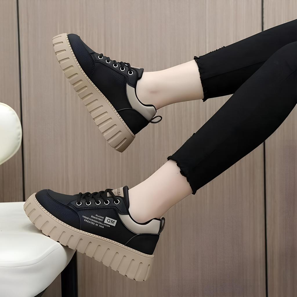 Sapatos Brancos Pequenos Primavera/Verão Sapatos Casuais Versáteis de Sola Grossa Elevados para Mulheres Sapatos de Estudante