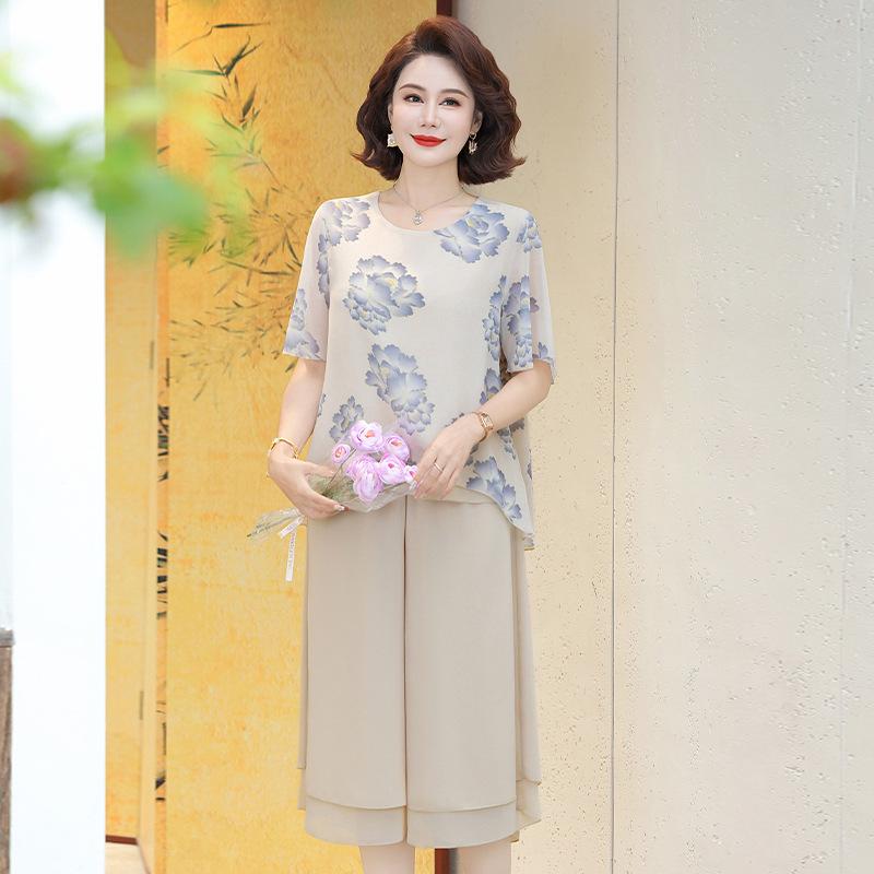

Floral Short-Sleeve Top & Pants Set for Women (60+) 3XL - 125-135 lbs