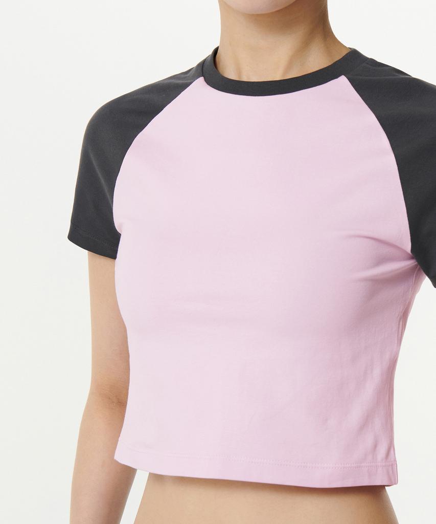 MUSINSA STANDARD WOMAN Women'S Slim Crop Raglan T-Shirt [Pale Pink/Dark Gray]