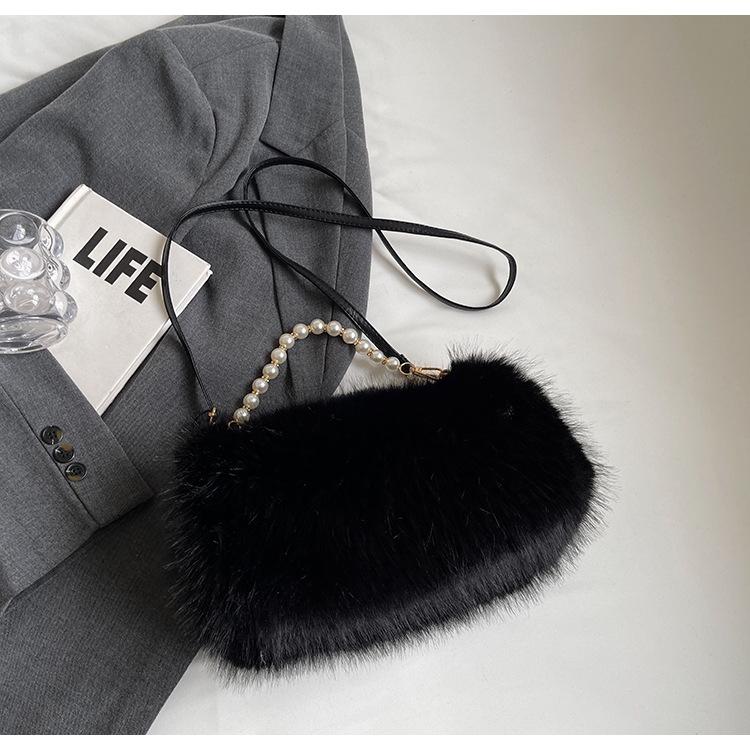 

2025 осень новая сумка-клатч с жемчужной цепочкой, плюшевая сумка, нишевый дизайн, сумка-мессенджер, милая сумка-тоут в стиле сладкого ветра чёрный