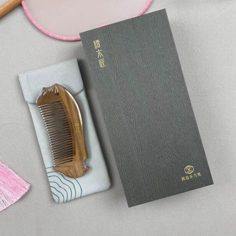 

Tan Mujiang Green Sandalwood Comb