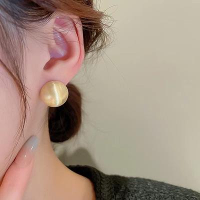 High-End Metallohrringe mit vielseitigem Temperament für Frauen
