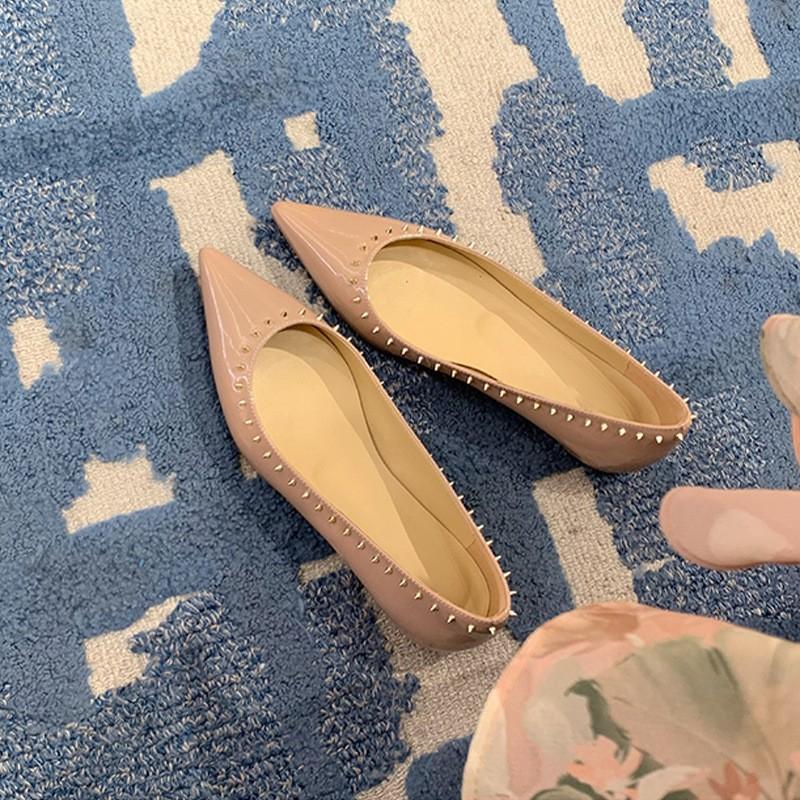 Grape mother of the same style, shallow mouth pointed leather solid color versatile small rivet buckle flat-soled single shoes women's spring and summ