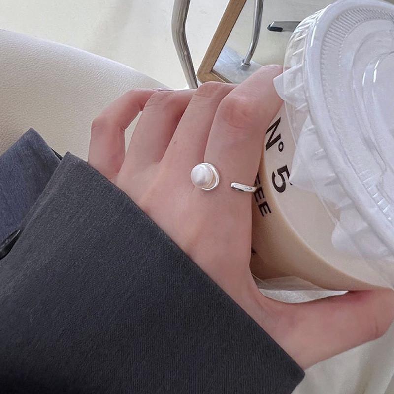 Open Design Stylish Pearl Ring For Women With Modern Aesthetic And Versatile Appeal Fashion