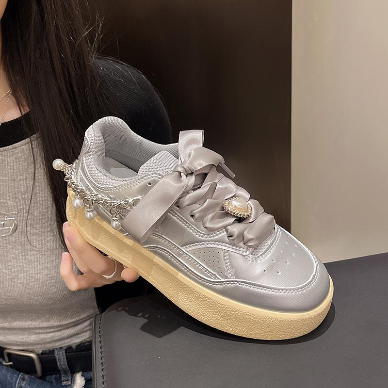 Sportowe buty rekreacyjne Nowe wszechstronne niszowe srebrne klasyczne trampki damskie Ins Fashion