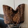 Leopard print bag women's 2025 new super popular tote bag large-capacity college student class commuter bag shoulder bag