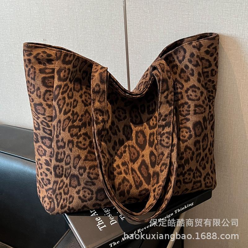Leopard print bag women's 2025 new super popular tote bag large-capacity college student class commuter bag shoulder bag